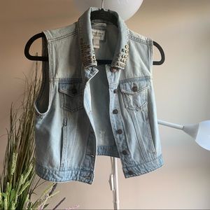 denim studded vest // edgy // cropped fit // f21